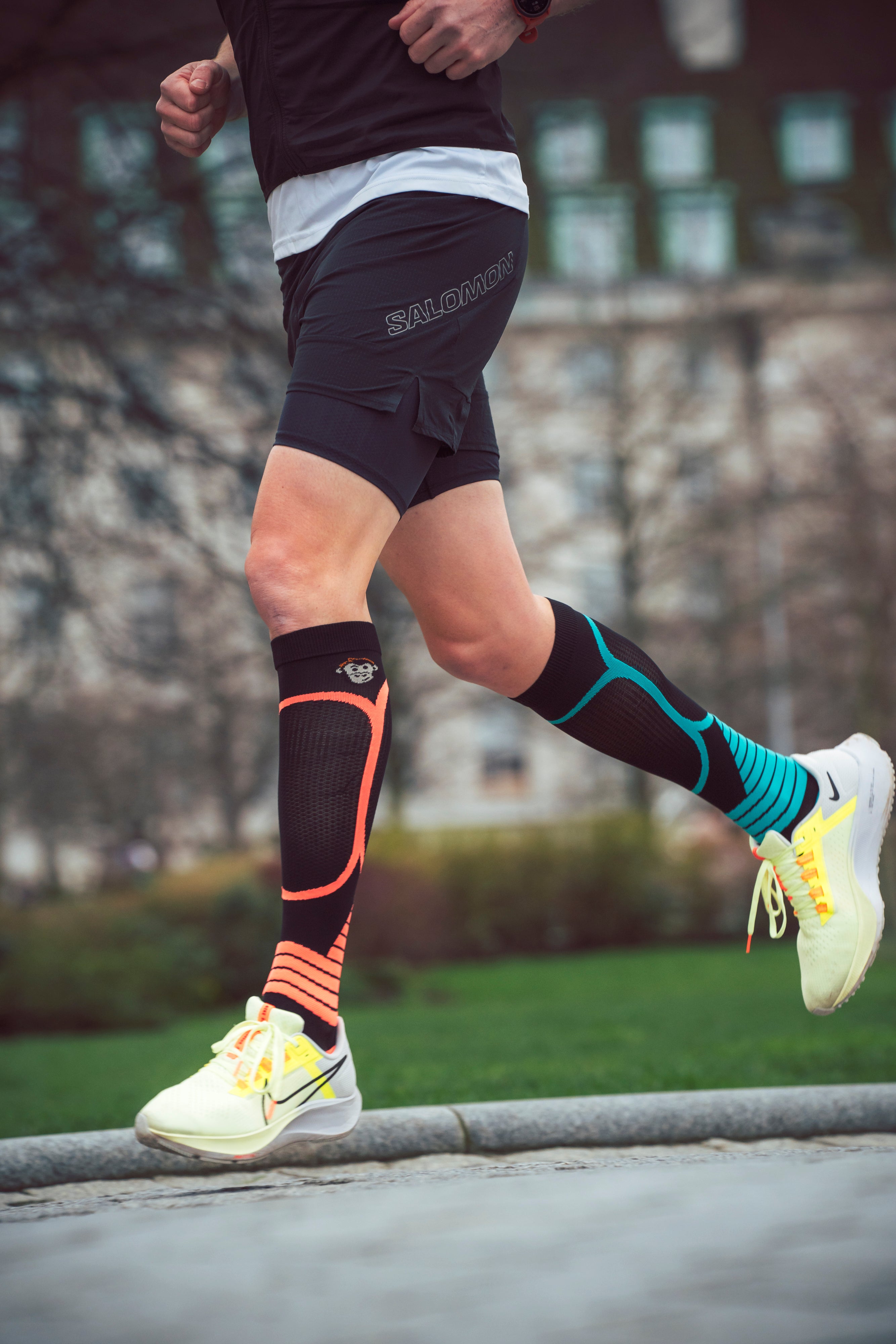 VICTORY COMPRESSION RUNNING SOCKS: BLACK