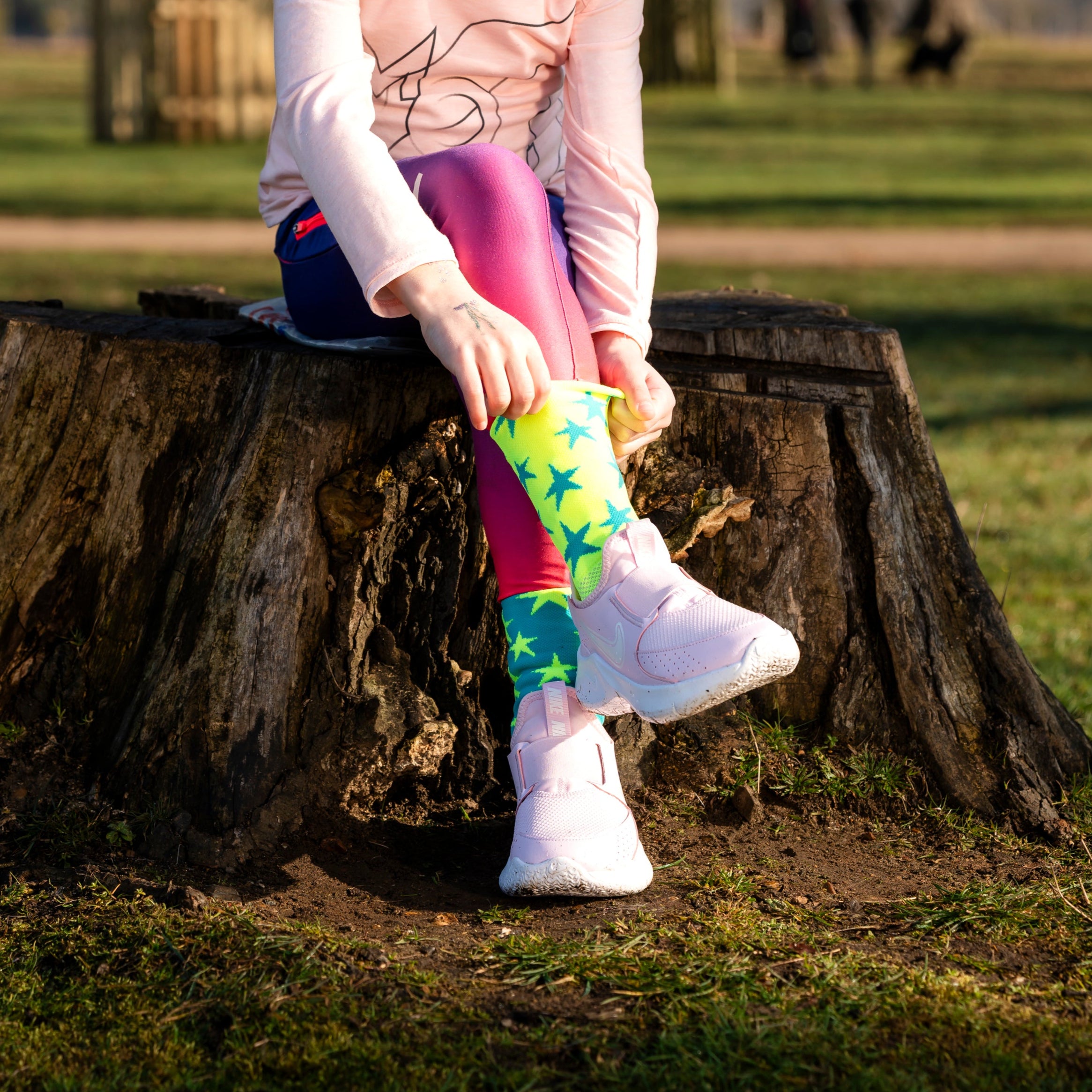 RACER RAINBOW SPORTS SOCKS: WHITE MULTI