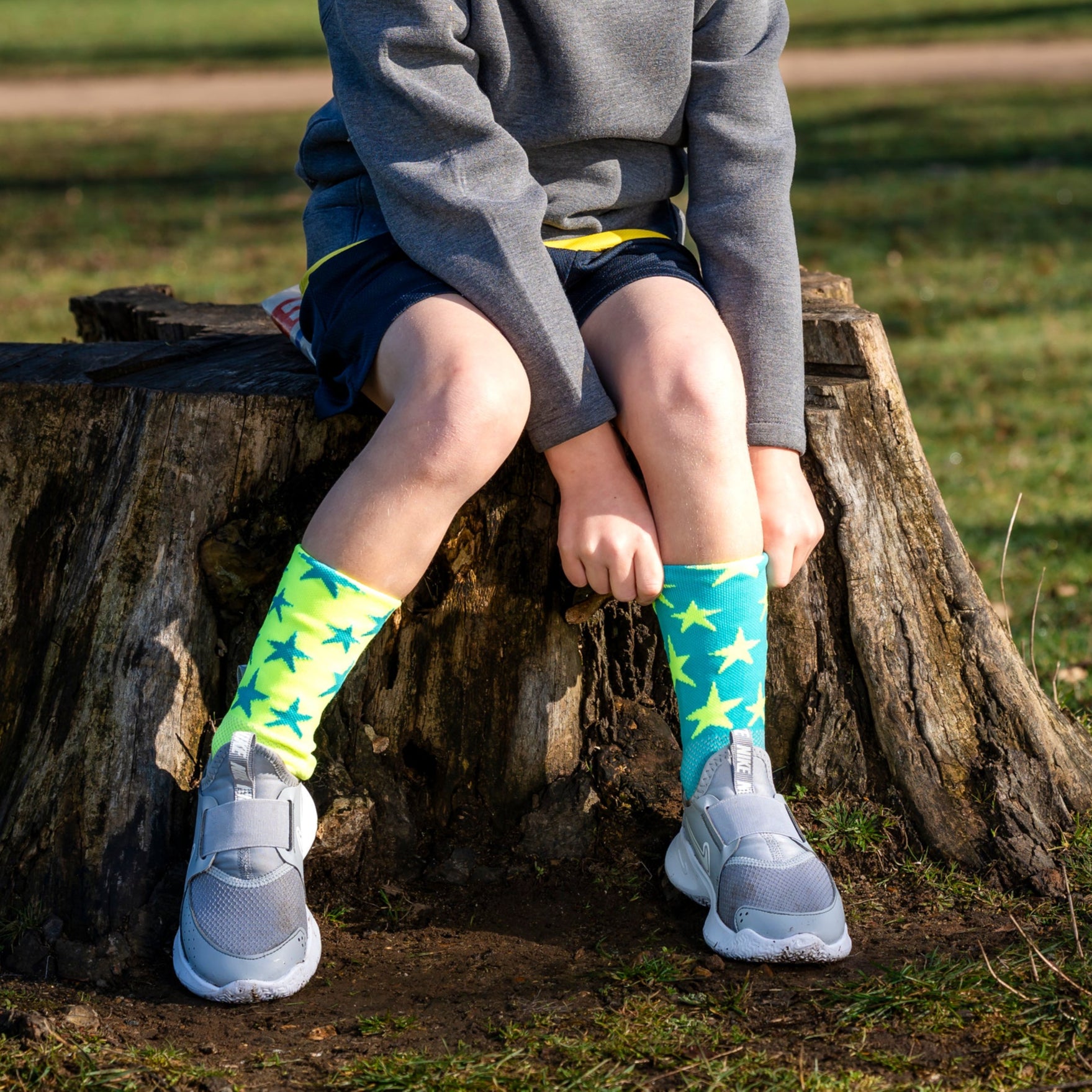 RACER STARS SPORTS SOCKS: BLUE + YELLOW