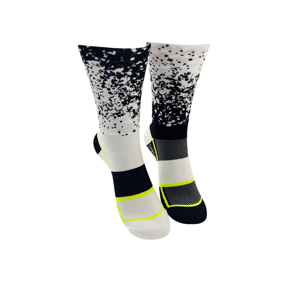 CLASSIC MIST SPORTS SOCKS: WHITE + BLACK