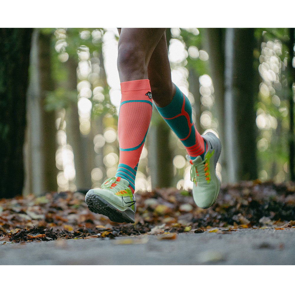 VICTORY COMPRESSION RUNNING SOCKS: ORANGE + BLUE